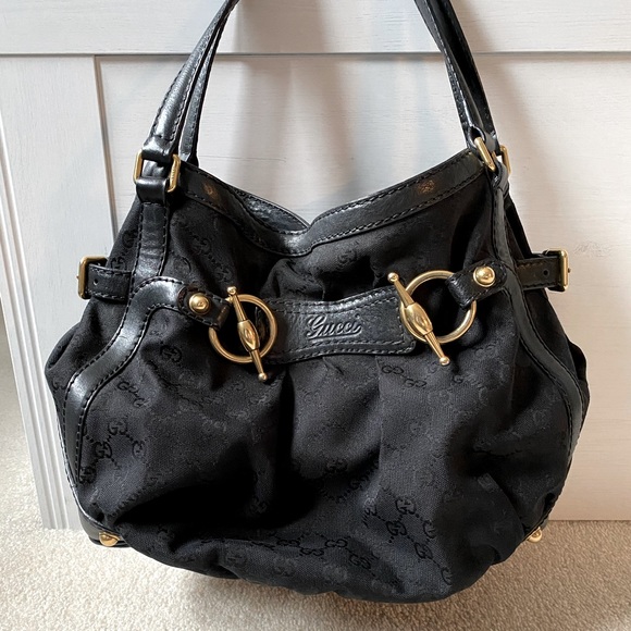 SOLD **AUTHENTIC GUCCI HANDBAG** - Picture 3 of 16